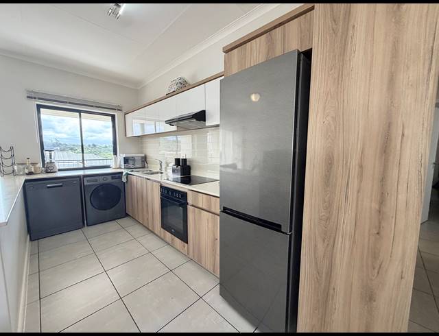 2 BEDROOM APARTMENT TO LET IN BALLITO CENTRAL